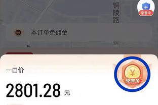 这么多女生配合啊？高中生模仿梅西高举奖杯瞬间